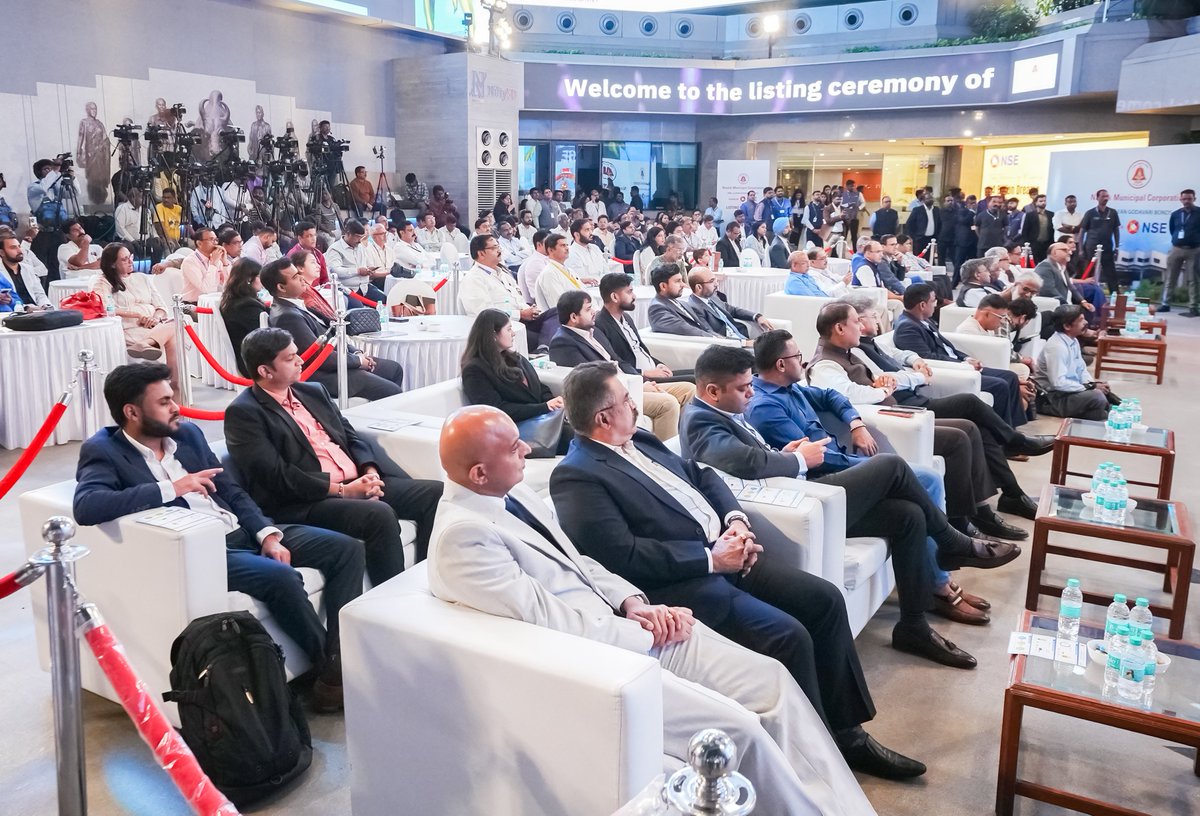 ddsahyadrinews's tweet image. मुख्यमंत्री देवेंद्र फडणवीस यांच्या हस्ते नाशिक महानगरपालिकेच्या &apos;एनएमसी क्लीन गोदावरी बाँड्स&apos;चे नॅशनल स्टॉक एक्सचेंजमध्ये घंटानादाद्वारे लिस्टिंग.📈

@Dev_Fadnavis
@my_nmc
@NSEIndia
#Maharashtra #DevendraFadnavis #NSEIndia #CleanGodavariBond