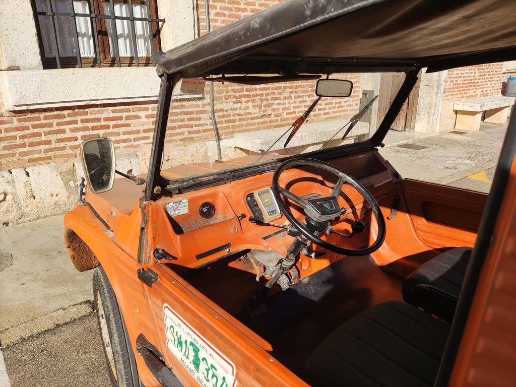 EL MEHARI DE "PIRRI"
Hemos tenido la grata sorpresa de la restauración del <a href="/Citroen/">Citroën</a> Mehari de José Antonio Martín Sanz "Pirri".
Tras 20 años parado y la necesidad de unos retoques, el Mehari vuelve a circular. Un coche que es patrimonio inmaterial en la memoria de los lasecanos