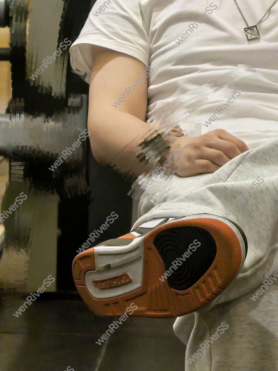 问RiverS tweet media