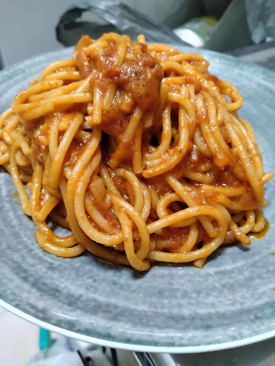 暗殺者のパスタ
…のなり損ない。今、目玉焼き焼いてるのでそれ乗せて食べます。