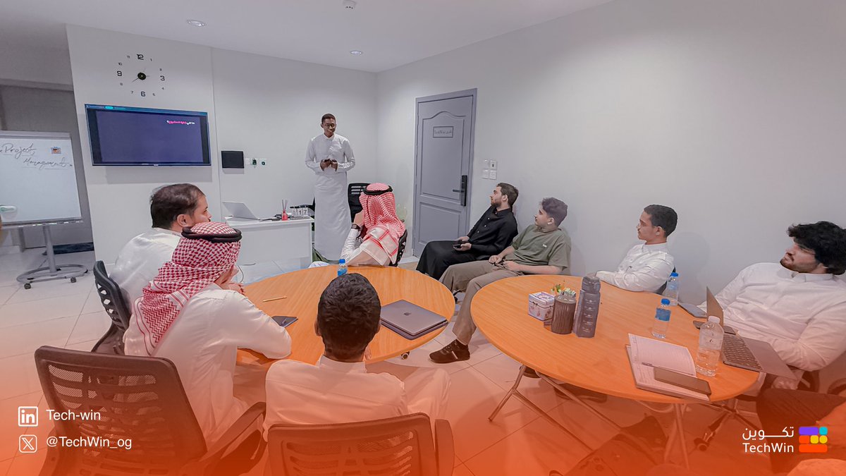 TechWin_og's tweet image. ضمن رحلتنا لتطوير مهارات الفُرق في تكوين، سُعدنا باستضافة المهندس @Ji_1o في جلسة مميزة عن إدارة المشاريع 🚀

قدّم فيها خلاصة خبرته الغنية، موضحًا أهمية إدارة المشاريع، أبعادها ومنهجياتها، مع إسقاطات عملية على المشاريع التقنية لتعزيز كفاءة التنفيذ ورفع مستوى الإحترافية 🌟

#تكـوين