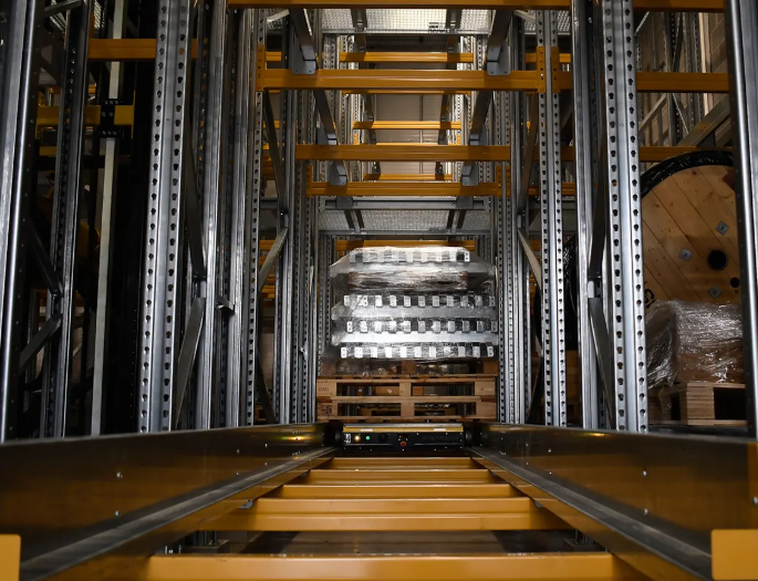 SpacemakerInc's tweet image. High-density pallet storage has shifted from a nice-to-have to a necessity. 
 
We put together ways to help operators make clearer, data-backed decisions.

Read the article here👉  spacemakerinc.com/post/benefits-…