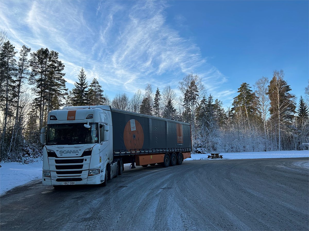 A snowy scene now we're into December to help us all get in the festive spirit! Thanks to one of our #HGVdrivers for this shot.

elandcables.com/company/about-…

#elandcables #tailoredlogistics #trucktuesday #feelingfestive