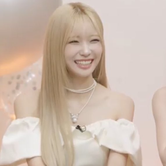 金のまゆ まゆちの「金髪になってるよー✌🏻」がまじ可愛すぎたよ💚💚 まゆちの