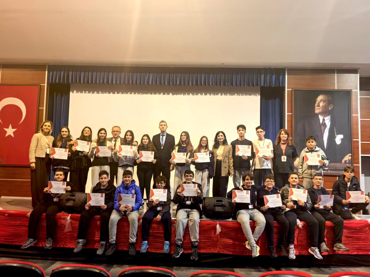 bhcshr_samlise's tweet photo. 19 Mayıs Kampüsü 8-C sınıfı öğrencilerimizle “Lisede Bir Gün” etkinliğini gerçekleştirdik.
Kodlama, CNC, planetaryum, kimya, biyoloji ve fizik laboratuvarlarında öğretmenlerimizle birlikte keyifli ve öğrenme dolu bir gün geçirdik.❤️💙

#şimdisırası
#bahçeşehirkoleji https://t.co/e2k7AxytwD