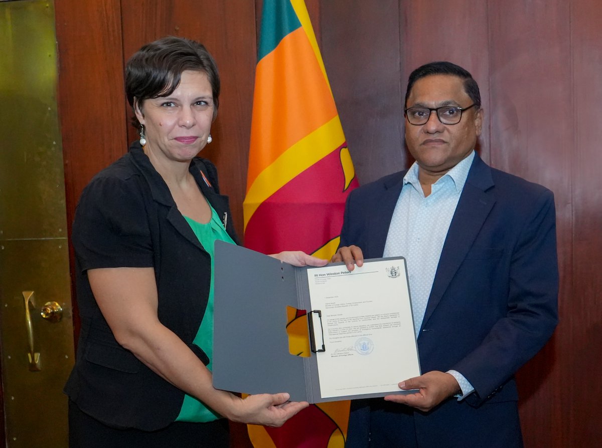 HMVijithaHerath's tweet photo. Today, I was pleased to accept a donation of NZD 1 million from Ms. Gabrielle Isaak, Deputy High Commissioner of New Zealand to Sri Lanka, as emergency humanitarian assistance following the recent adverse weather conditions caused by cyclone “Ditwah”. Sri Lanka highly values this gesture of solidarity and the friendship between our two nations. 🇱🇰🤝🇳🇿