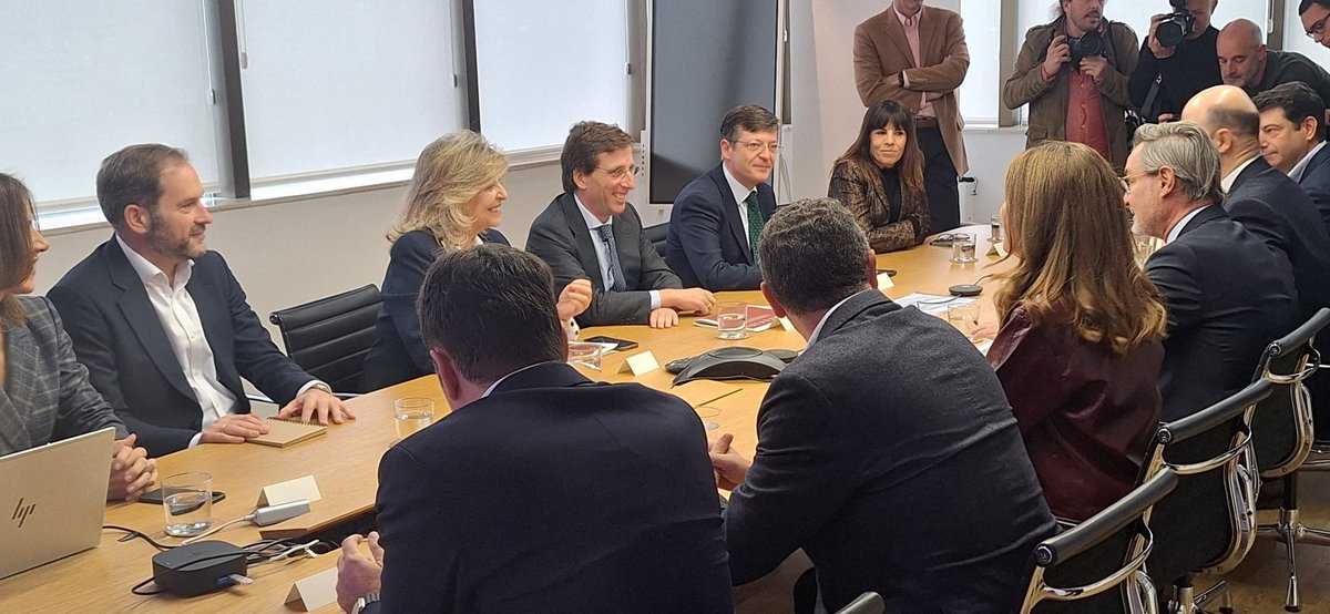 Mtnezparamo's tweet image. Visita a las instalaciones de TendamRetail🧥🧵👢 en @JMDFuencarral junto con @AlmeidaPP_ y @engra9 por el 8️⃣0️⃣aniversario de @Cortefiel_es, apoyando las firmas q generan negocio y trabajo en nuestro país.

Enhorabuena!