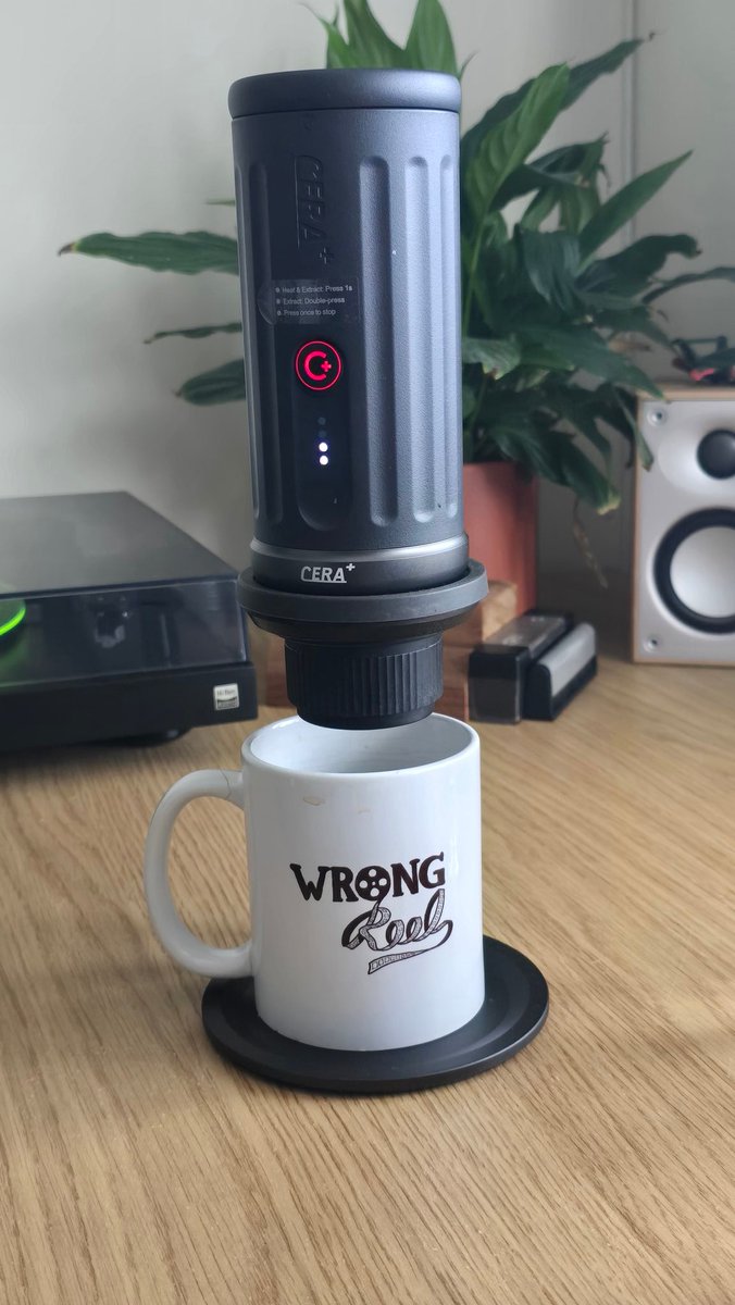 Stevoo7's tweet image. Coffee time @studiotstella @WrongReel  @gknout #expresso #CoffeeTime