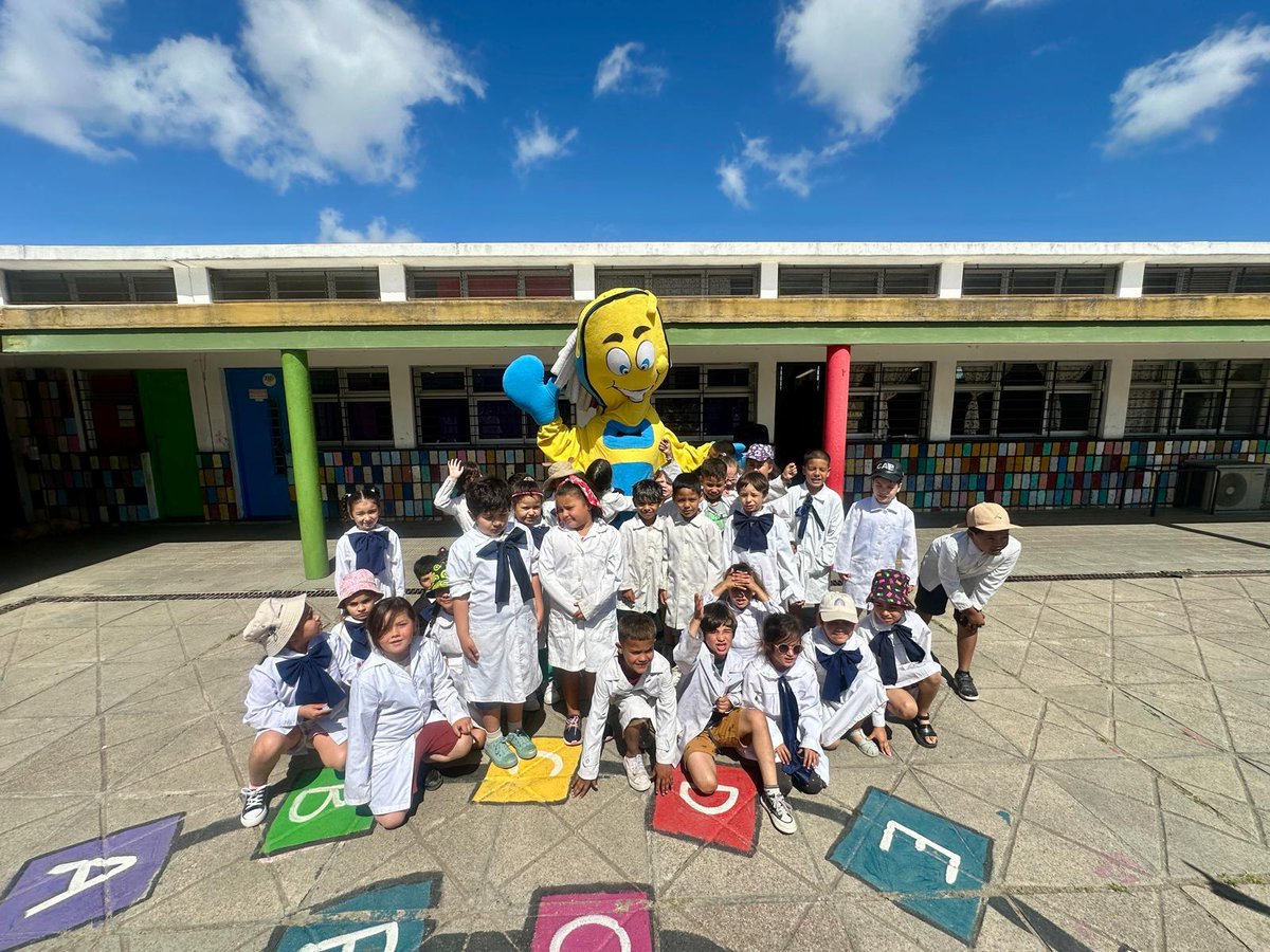 🪥 Se desarrolló una actividad del Plan de Salud Bucal en la escuela 343 del Barrio Marconi de Montevideo.

🚌 La jornada incluyó la presencia de dos móviles de atención, así como talleres de promoción en salud bucal y entrega de 800 kits de cepillo y pasta de dientes.