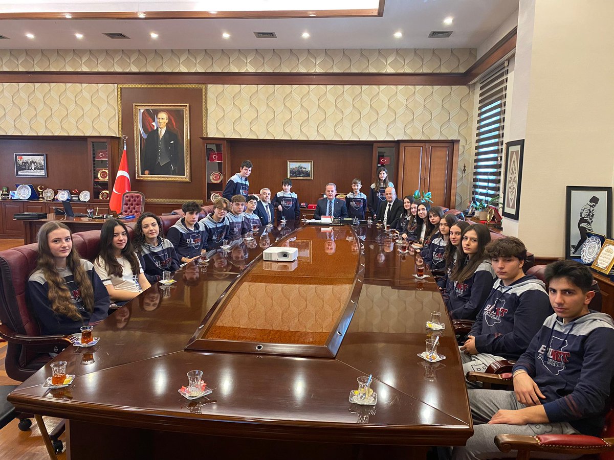Güvenin ve huzurun yeri Beylikdüzü ilçemizde Bil Net okulunun sevgili öğrencilerini ve idarecilerini kaymakamlığımızda misafir ettik. Kıymetli idarecilerimize ve sevgili öğrencilerimize nazik ziyaretleri için teşekkür ediyoruz.