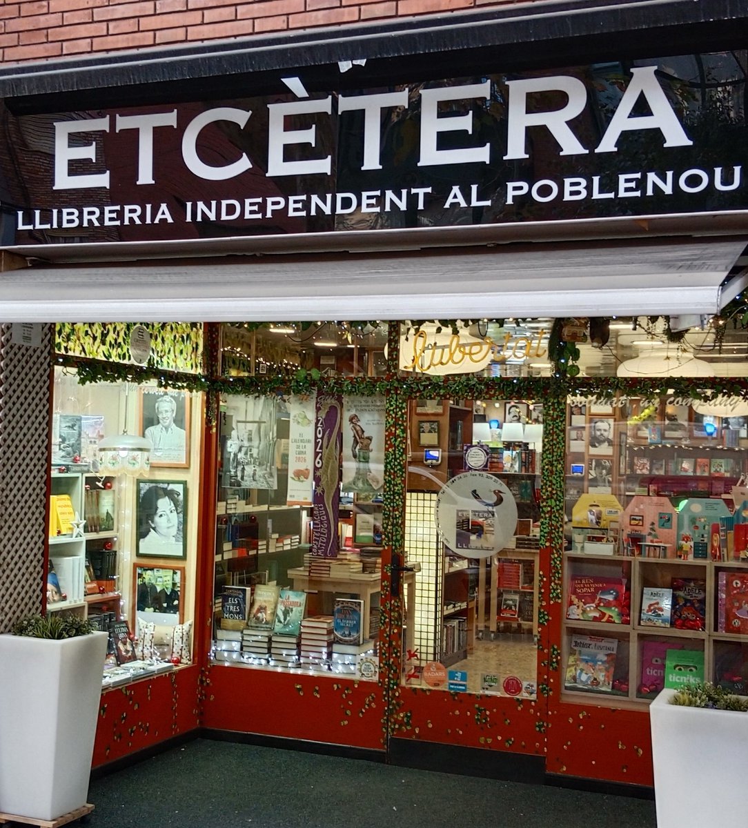 ETCÈTERA, llibreria independent al Poblenou tweet media