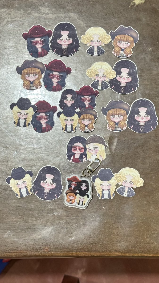 soorenestan's tweet photo. Lumayag lahat ng blackpink ships! Thank you sa OT4 stickers and keyring, @softforrosie4 🖤🩷 https://t.co/RPtHqmax7Z