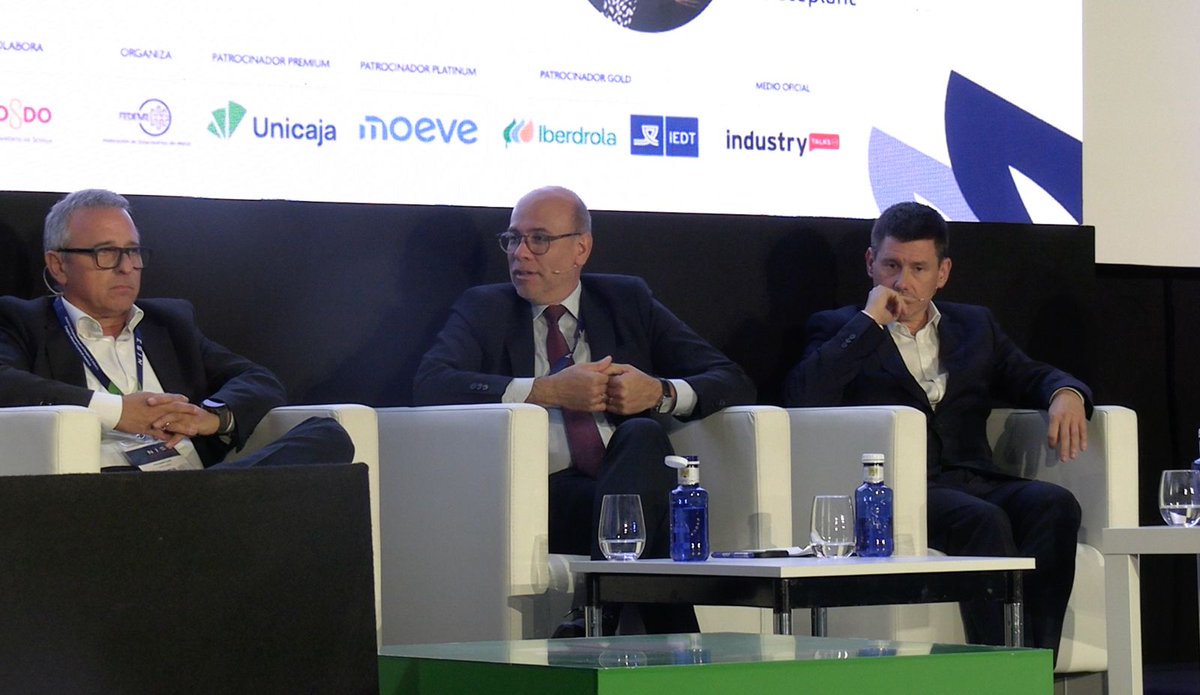 IndustryTalksES's tweet image. 🔵#NISESevilla2025 | Mesa de debate: “La #IA aplicada a la #robótica en la Smart factory”. Eduardo Valencia, director general de microelectrónica de Innova IRV: “La IA es una clave muy importante para la soberanía de la #industria europea.” @nisesevilla