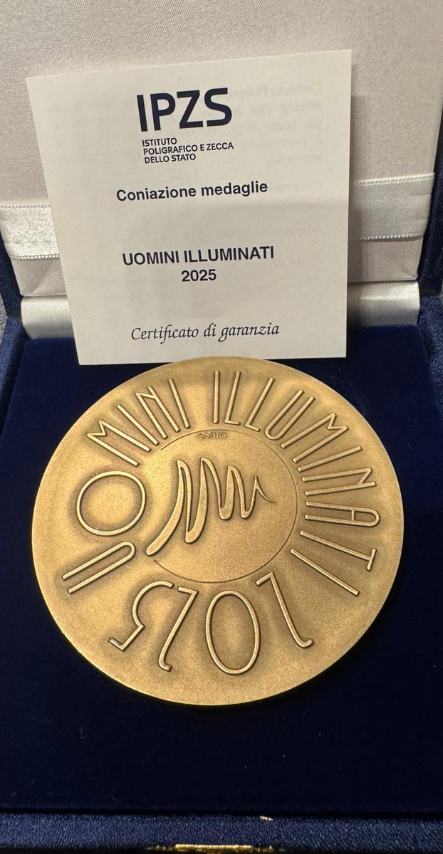 Ieri, #grazie a Isa Maggi #Statigeneralidonne, ho ricevuto il Premio Uomini Illuminati. Un riconoscimento al #lavoro che, come <a href="/ConfAssTW/">CONFASSOCIAZIONI</a>, portiamo #avanti #quotidianamente per un nuovo #modello di sviluppo fondato sulla #ParitaDiGenere 

#Confassociazioni #laretedellereti #donne