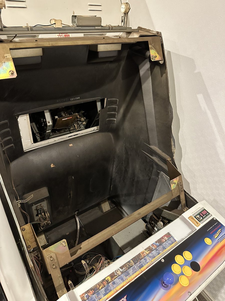 東芝のフルフラットブラウン管なんだよね。以前の持ち主さんのおかげで、本当にいいモニターで稼働できていると思う。

だからこそ、採算度外視でちゃんと直して戦わせてあげたい。

いや、採算も取れまくればもっともっと直せるからやっぱ濡れ手に粟のガッポガッポになりたい。

ブラウン管よ永遠なれ