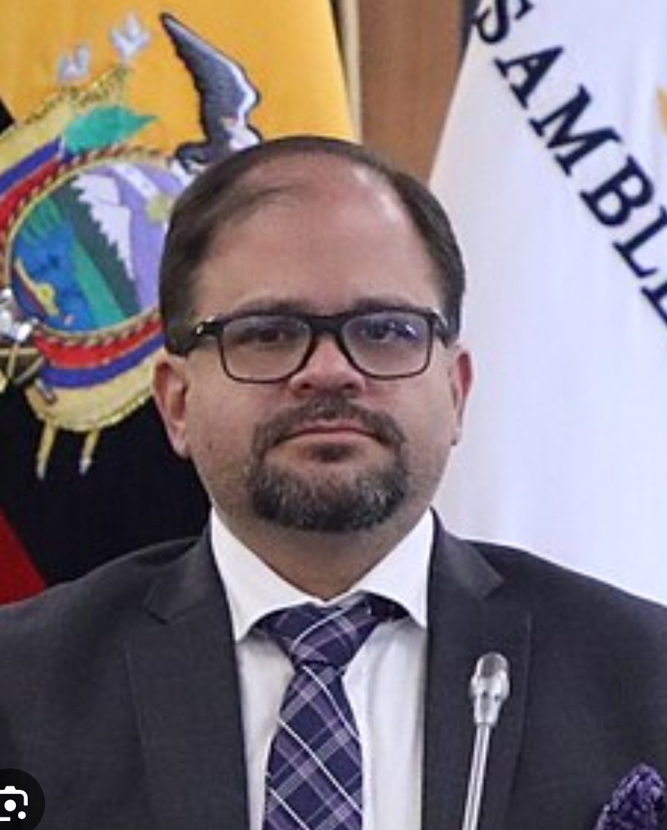 URGENTE: El Ministro de Interior John Reimberg, dice" estoy haciendo gestiones para que alias Pipo sea llevado directamente desde España a #EEUU ".
Wilmer Chavarria debe ser traído investigado y sentenciado en #Ecuador a Cárcel del Encuentro.
Reimberg, cuál es su intención.