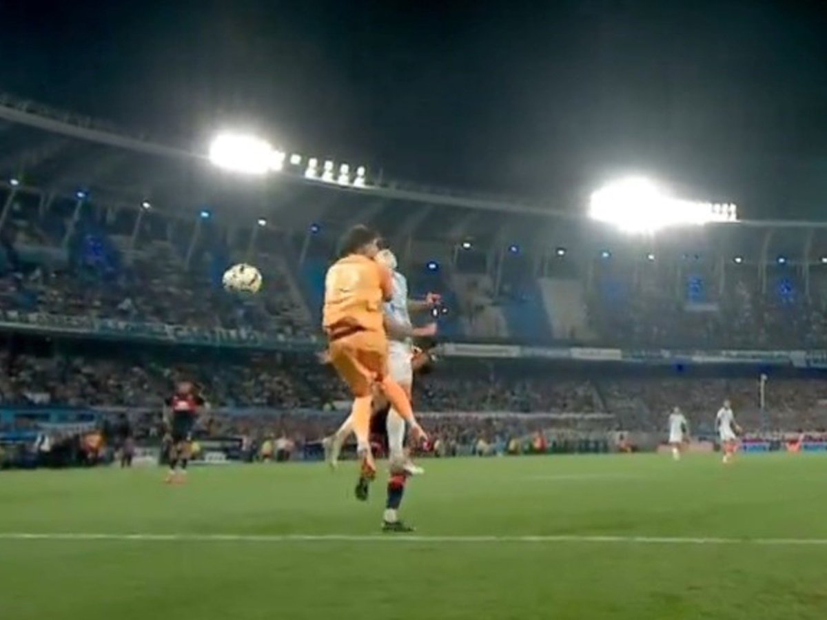 GerGarciaGrova's tweet image. 🚨{EXCLUSIVO} La explicación del cuerpo arbitral de NO PENAL de Zenobio a Conechny

📍Manifiestan que el arquero de #Tigre toca el balón antes de impactar al delantero de #Racing.

📌Agregan que dicha imagen se observa en la cámara opuesta a la ubicación del cuarto árbitro.