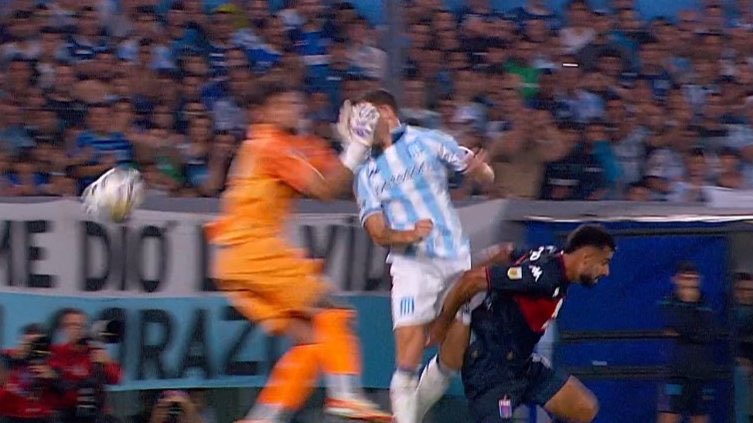 GerGarciaGrova's tweet image. 🚨{EXCLUSIVO} La explicación del cuerpo arbitral de NO PENAL de Zenobio a Conechny

📍Manifiestan que el arquero de #Tigre toca el balón antes de impactar al delantero de #Racing.

📌Agregan que dicha imagen se observa en la cámara opuesta a la ubicación del cuarto árbitro.