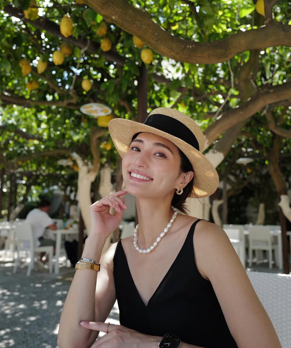 n08368445's tweet image. 琴子さんって余るくらいジュエリーもバッグも持っていると思うんだけど、それらをTPOに合わせて適度に組み合わせて、着こなしている部分が本当のお嬢様だなと思う🕊️♡ あと表情が豊かで可愛すぎる🫧