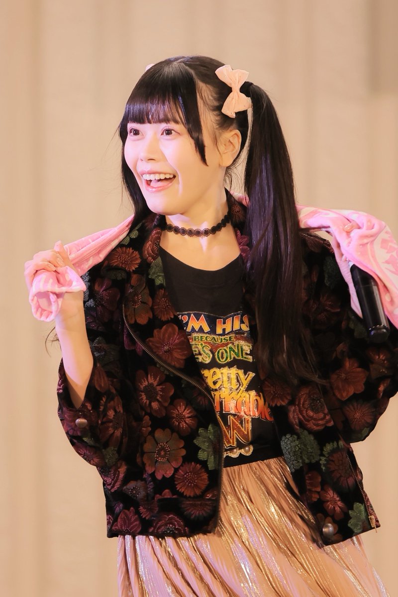 ニコニコしながらファインダー覗いてたよ #鳴宮かなた（@kanata_benjas