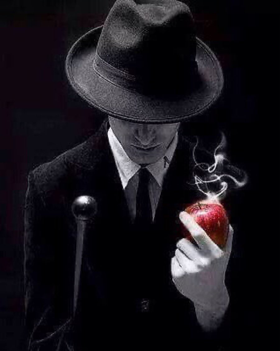 نقشت أسمك
وزماني ..
على الأعمدةِ
والمباني
كـ الحضاراتِ
عبر الأزمانِ  ..
تنقل تاريخ
المكاني
بالنقش على
الجدراني ..
فـ نقشت
بالوريد وعلى
الحيطانِ
ملامح وجهك
والمثاني ..
وبين العصور
تراني
أشيّد صروحاً
ومباني
واكتب على
جدران زماني ..
خطاً بالنقش
اليوناني ..
تحية حبٍ 
بثواني …