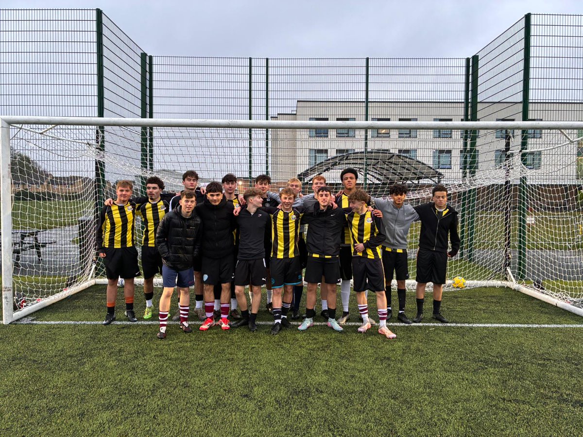 StPaulsSurrey's tweet image. Huge congratulations to our Sixth Form football team for their 5-2 victory over Bishop Wand in their first ever sixth form game yesterday! Special shout out to Liam R and James M for their standout performances. Well done everyone! #footballmatch #sixthformfootball #welldoneteam