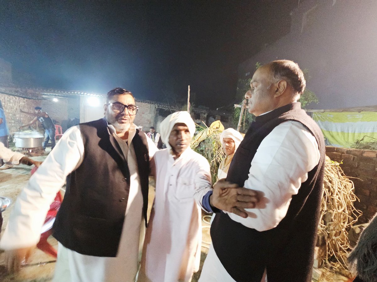 AltafAnsari356's tweet image. घोसी विधान सभा 
ग्राम मसीना इन्द्रदेव चौहान जी के वहां बहुभोज कार्यक्रम में!
@samajwadiparty @yadavakhilesh