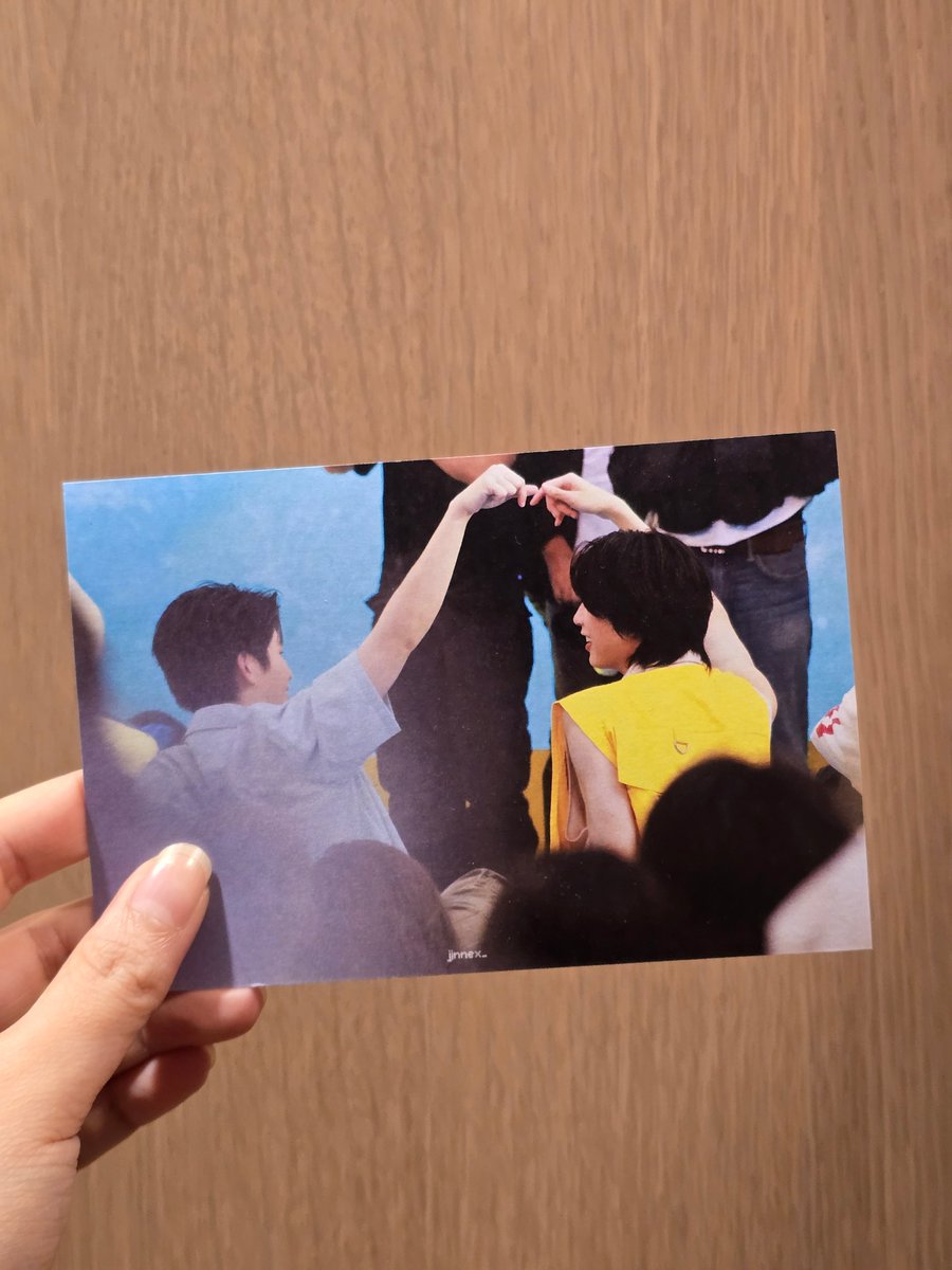 jjnnex_'s tweet image. เพื่อนๆไก่แดง เรามีสิ่งนี้อยู่ จะเอาไปแจกบัสเดย์ มีอยูจำนวนนึงยังไม่ได้นับบ มีใครอยากได้มั้ยค้าบบบ 🥺