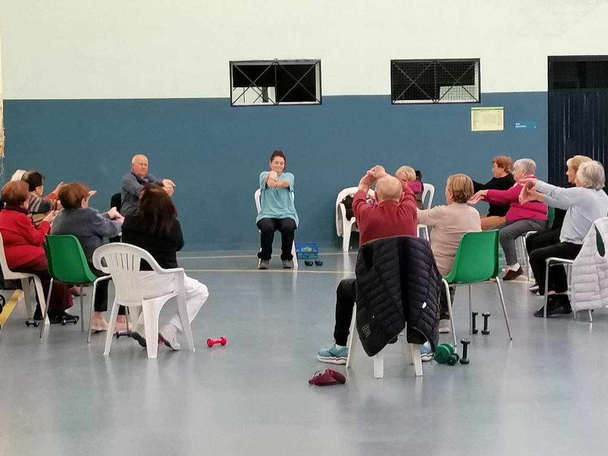 GRUPOS DE ACTIVIDAD FÍSICA Y TAI CHI 
Aquí no paramos y nuestros mayores tampoco, lunes y miércoles, semana a semana, sumando ejercicios, sumando vida 💪🏼
Son nuestro ejemplo de superación porque aun con todas las adversidades no fallan 👏🏼