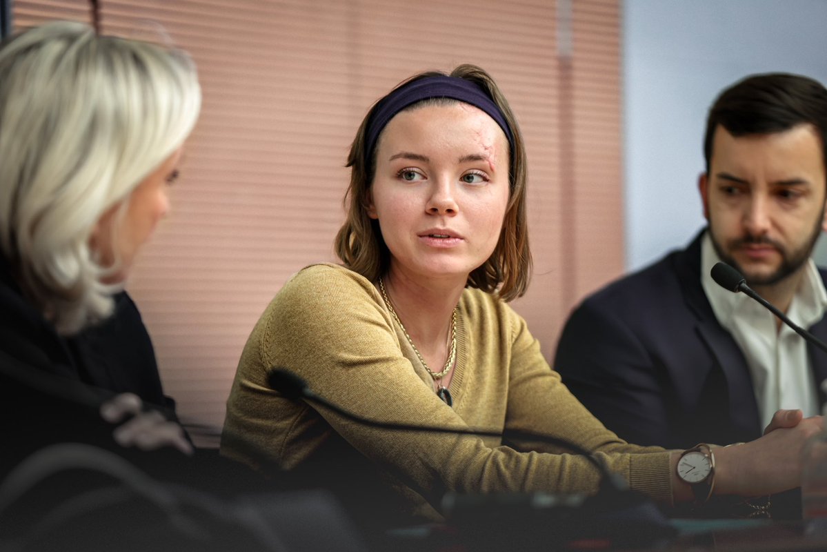 groupeRN_off's tweet image. Ce matin, lors de notre réunion de groupe, nous recevions Emma Vallain, collaboratrice parlementaire grièvement blessée lors de l’attaque survenue à Oléron il y a quelques semaines.

Son témoignage, digne et courageux face à cette épreuve, force le respect. Merci à elle.