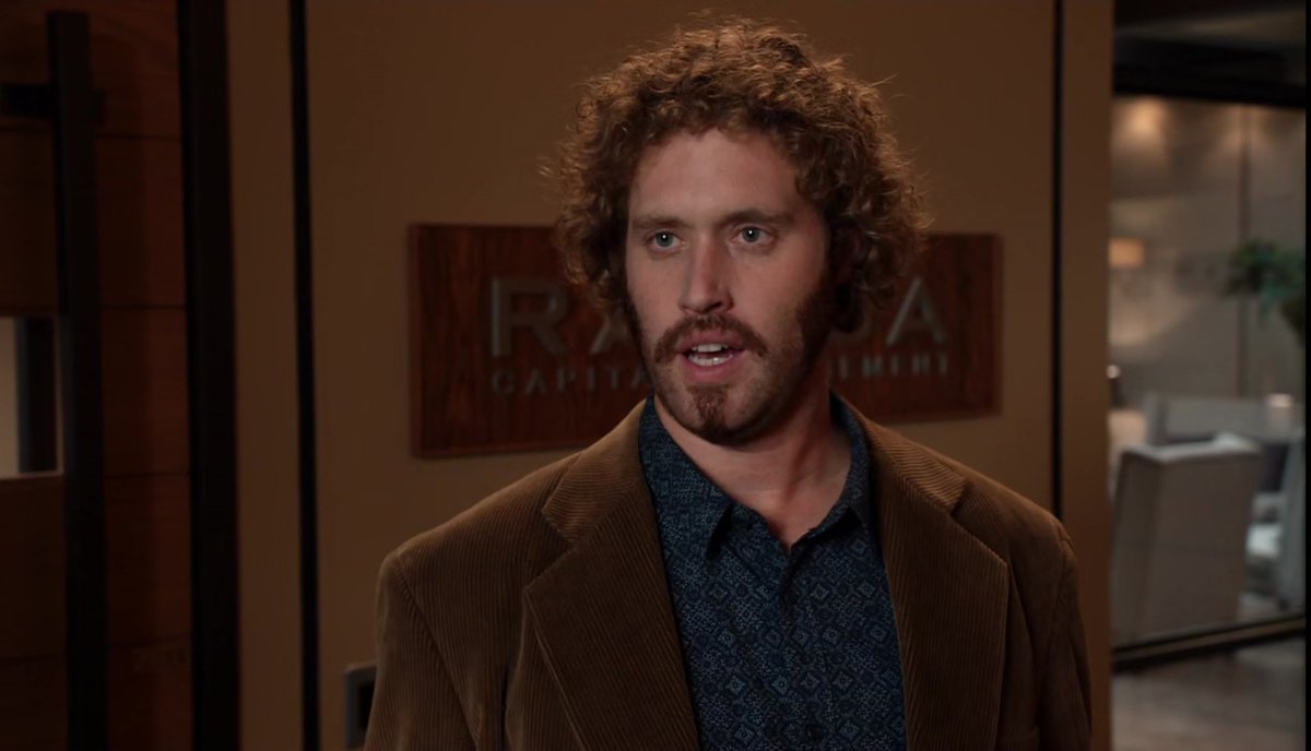 SiliconVallism's tweet image. My Aviato? #SiliconValley S03E01 - Founder Friendly siliconvalleyism.com/Silicon-Valley…