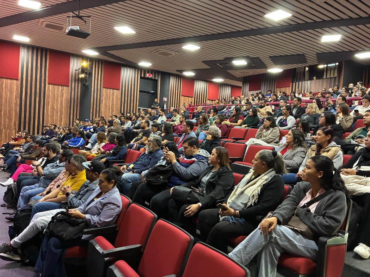 MtroFerLozano's tweet photo. La propuesta formativa #STEAMLAB ha representando un espacio significativo y vivencial de capacitación Docente de Educación Media Superior en el manejo de esta metodología y si implementación en el aula, incluyendo a las Escuelas Particulares Incorporadas a la @SecEducacionJal https://t.co/JkF5wcZrHM