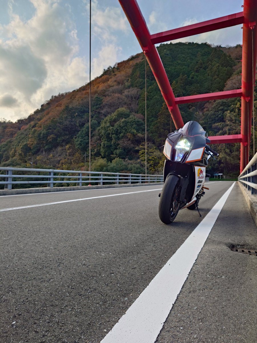 Chaku_men's tweet photo. 単身赴任思いつき弾丸ソロツーPart2
岩国発〜匹見峡〜角島大橋〜秋吉台カルスト〜長門峡〜岩国（約600キロ/8h）のデイツーリングしてきました！
山陰と山陽で天気が全然違うのにびっくり！
気持ちいいルートでした。 https://t.co/yCbRv3jPdr