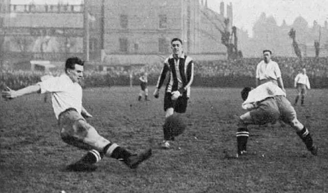 dhfcwordsandpi1's tweet image. 1924
Chilton Colliery v Dulwich, Amateur Cup.