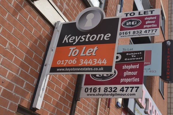 The average rent in London is still 2.2 times higher than outside of the city - londonlovesproperty.com/the-average-re…