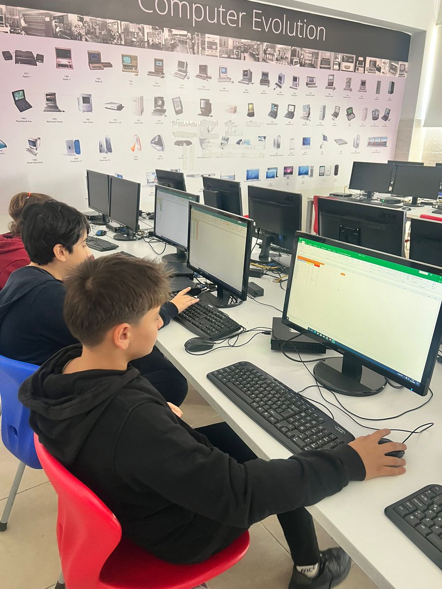 BKKutahyakampus's tweet image. #bahcesehirdebugün
Ortaokul kademesi öğrencilerimiz Kodlama ve robotik dersinde, Microsoft office Excell de tablo oluşturma, hücre birleştirme, hücre bölme, satır ve sütün oluşturma çalışmasını tamamladı. #kutahyabk #robotikkodlama