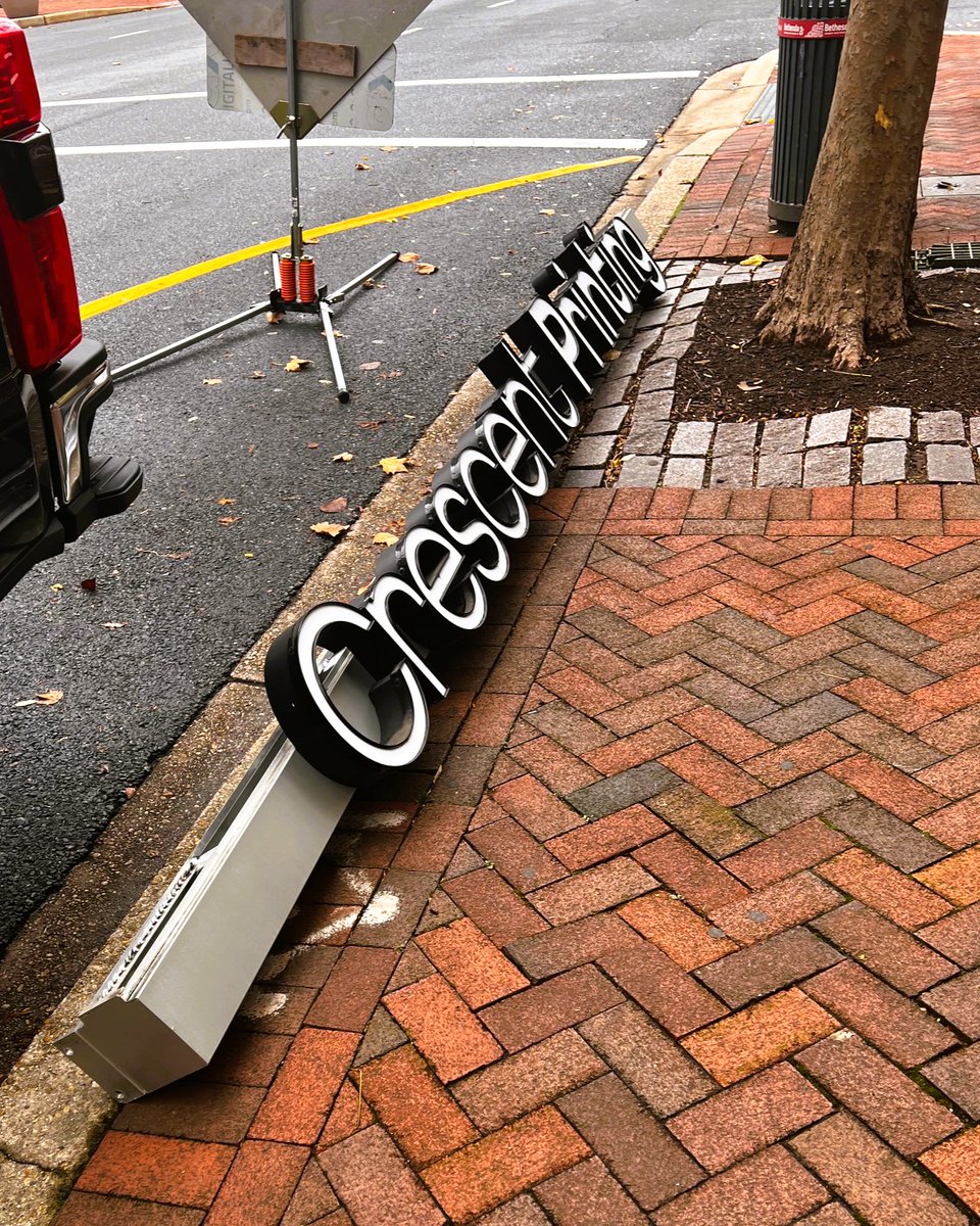 Divadisplaysinc's tweet image. Out with the old, in with the clean and capped. Need a sign taken down? We’ll make it disappear—legally. 

📞 (301) 798-2717
🌐 divadisplays.com

#SignRemoval #CommercialSignage #ConstructionServices #PropertyUpgrades #DivaDisplays #ElectricCapping #ProfessionalInstallers