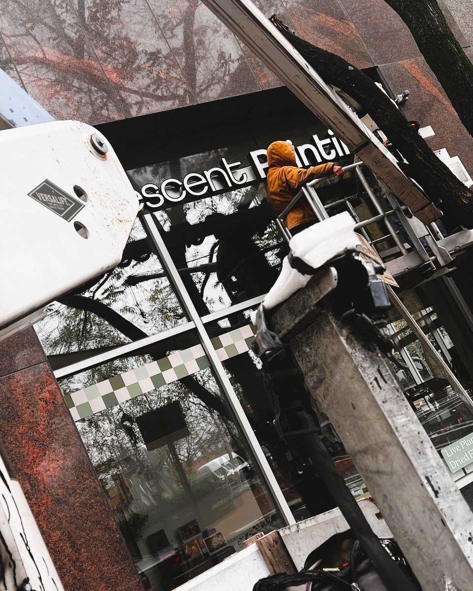 Divadisplaysinc's tweet image. Out with the old, in with the clean and capped. Need a sign taken down? We’ll make it disappear—legally. 

📞 (301) 798-2717
🌐 divadisplays.com

#SignRemoval #CommercialSignage #ConstructionServices #PropertyUpgrades #DivaDisplays #ElectricCapping #ProfessionalInstallers