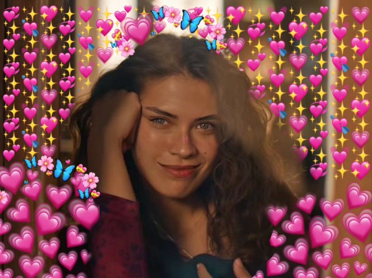 وانا سايبه الشغل اللي ورايا وقاعده ف تاج اليلسار اتفرج ع ردود افعال الفانز 😂❤❤❤❤❤❤