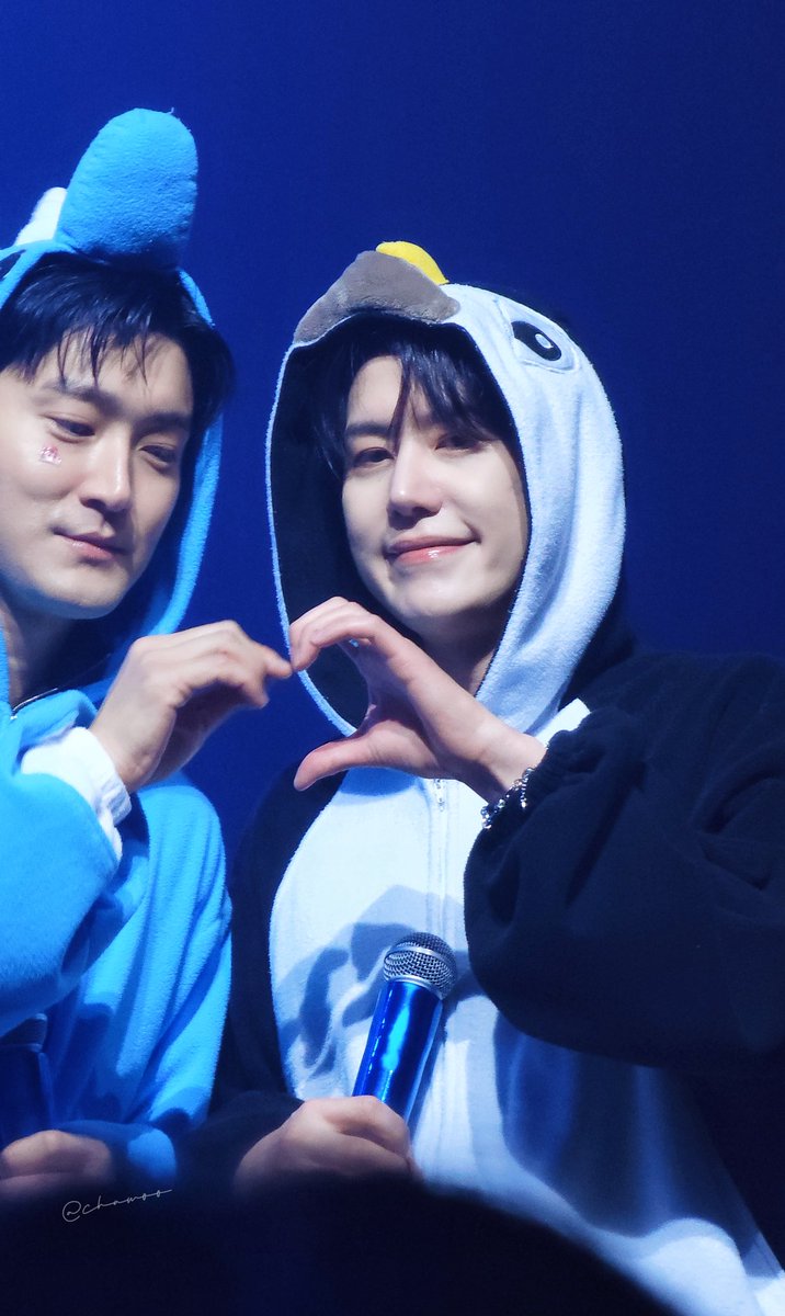 Chawooo00's tweet photo. 🦄🐧
20251130 SUPER SHOW 10 in BKK
#시원 #SIWON #SUPERJUNIOR
#규현 #KYUHYUN #슈퍼주니어 https://t.co/odoreEBIXu