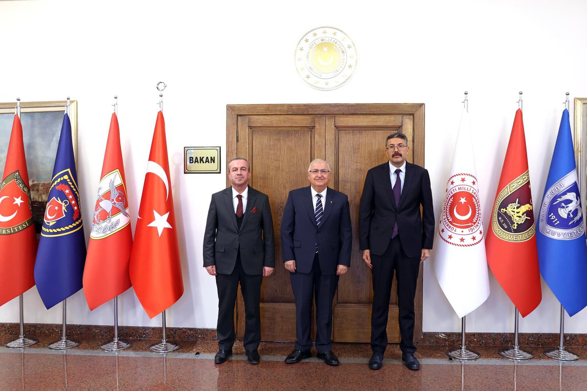 📍 Ankara

✅ Millî Savunma Bakanlığı

Valimiz Sn. <a href="/alicelik_64/">Ali Çelik</a> ile birlikte;
Millî Savunma Bakanımız Sn. Yaşar GÜLER’i makamında ziyaret ettik.

Hakkâri’mizin geleceğine yönelik atacağımız adımları, İlimizde devam eden ve planlanan yatırımları istişare ettik.

Sayın Bakanımızın