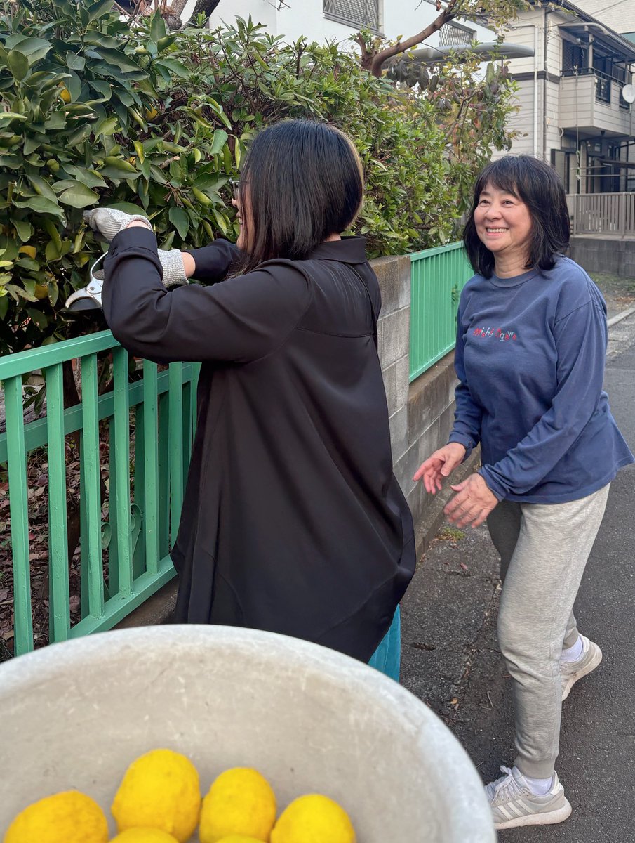 【フ・タウタフ】
12/4、渋谷公園通りクラシックスにて、ここで演奏するのは今回が最後となります。
今日は女子会議！3人であーでもないこーでもないとコーラスアレンジを再構築。すんごいやつができました。
お待ち致しておりますー！
open19:00/start19:30
adv¥3,500/door¥4,000(1drink別)