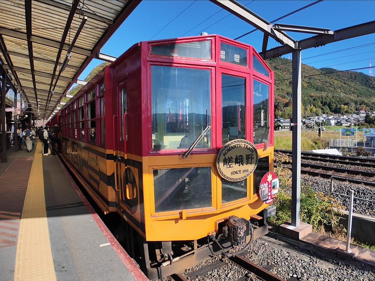 秋の京都🍁 嵯峨野トロッコ列車の動画、最高でした〜☺️✨ 紅葉と