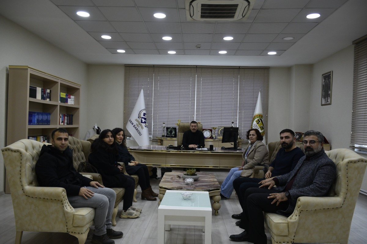 SiyarBeWan's tweet photo. Van #ŞiyarBe Platformu olarak Van Barosu'nu ziyaret edip 6 Aralık 2025 Cumartesi günü, saat 13.00'te Van'da "uyuşturucuya karşı yapacağımız yürüyüşe" dair bilgi alışverişinde bulunduk.

@VanBaro'su Van Şiyar Be Platformunda! 

Birlikte başaracağız. https://t.co/PM1srEBHLS