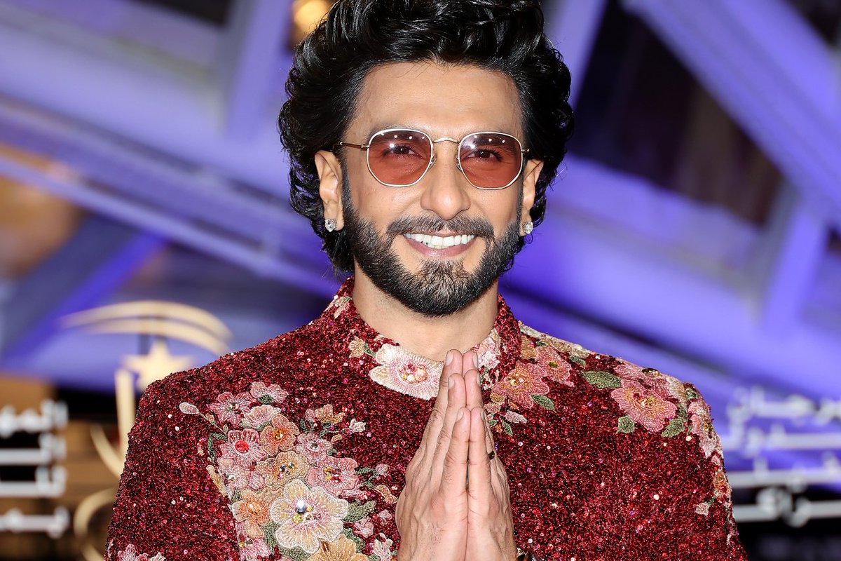 NewsAlgebraIND's tweet image. BIG NEWS 🚨 Actor Ranveer Singh apologises for mocking Maa Chamundadevi.