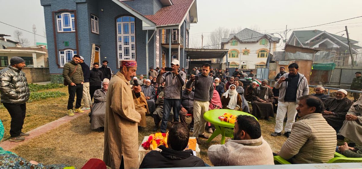 📍पंपोर, जम्मू कश्मीर:
आज कांग्रेस के संगठन सृजन अभियान के अंतर्गत कांग्रेस नेताओं, कार्यकर्ताओं और पदाधिकारियों सहित संवाद कर उनकी राय को जाना। अभियान के प्रति सभी का उत्साह सराहनीय है।