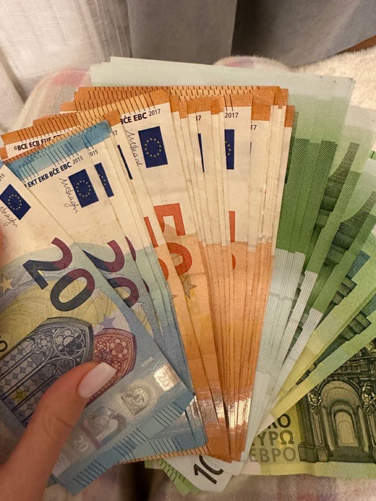 25 yaşına geldiğinizde şunu anlayacak kadar zeki olmalısınız. Okul ve maaşlı bir iş, sizi asla ZENGİN yapmayacak!

Eğer hala 20-30 yaş aralığındaysanız, önümüzdeki 10 yılı kurtaracak o acımasız reçete:

1. Sabah 4 Kulübü Korkmayın, uykusuz kalmazsınız. Sabah 4'te kalkmak,