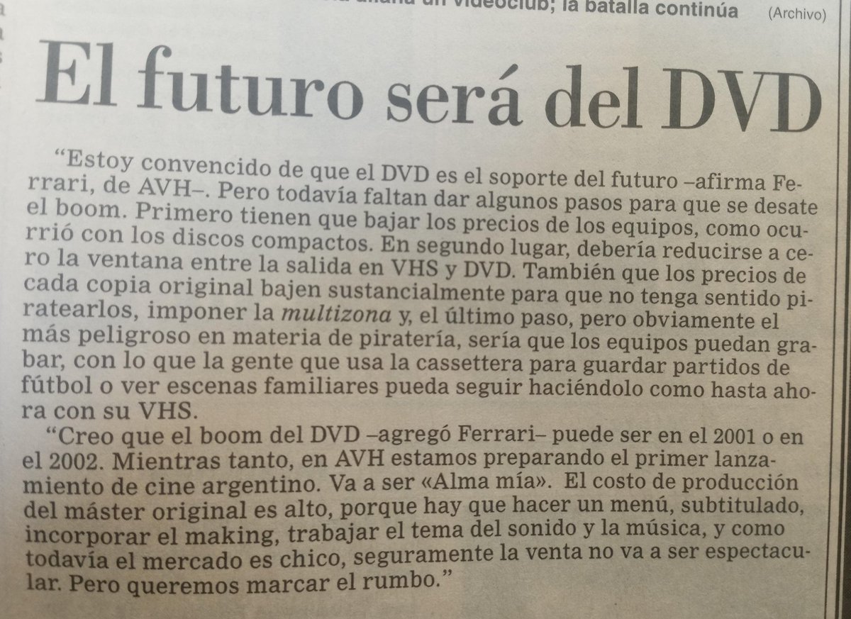 Para 1999, el 50% de los VHS que circulaban en los videoclubes eran truchos. Por eso, la industria prendía las alarmas. Hubo allanamientos y ya divisaba el futuro de las películas en los DVD. "El video amenazado, piratas de caja chica", tituló La Nación del 17 de julio de 1999.