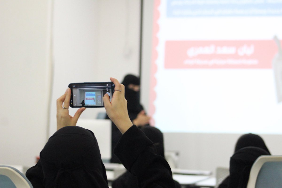 imursho's tweet photo. بعض من تصويري لاخر فعالية لهذا الفصل لنادي العمل التطوعي🤩
#جامعة_الملك_خالد https://t.co/QKw1Xx48QU