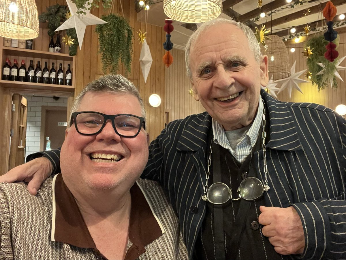 EdneyPhilip's tweet image. Great to catch up with the one and only @4SylvesterMcCoy So should
I get him to return to Oz!
#DoctorWho #7thDoctor #McCoy #SirensofAudio 
@AudioSirens @Blakes7WayBack